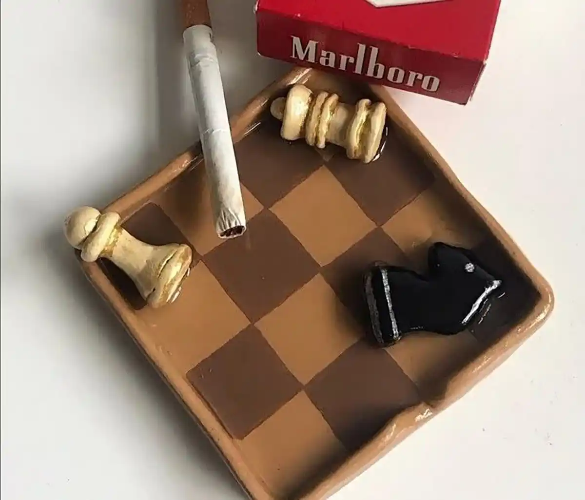 زیر سیگاری به انگلیسی
