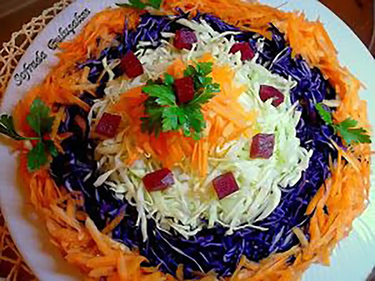 
سالاد رژیمی با طعم خوب