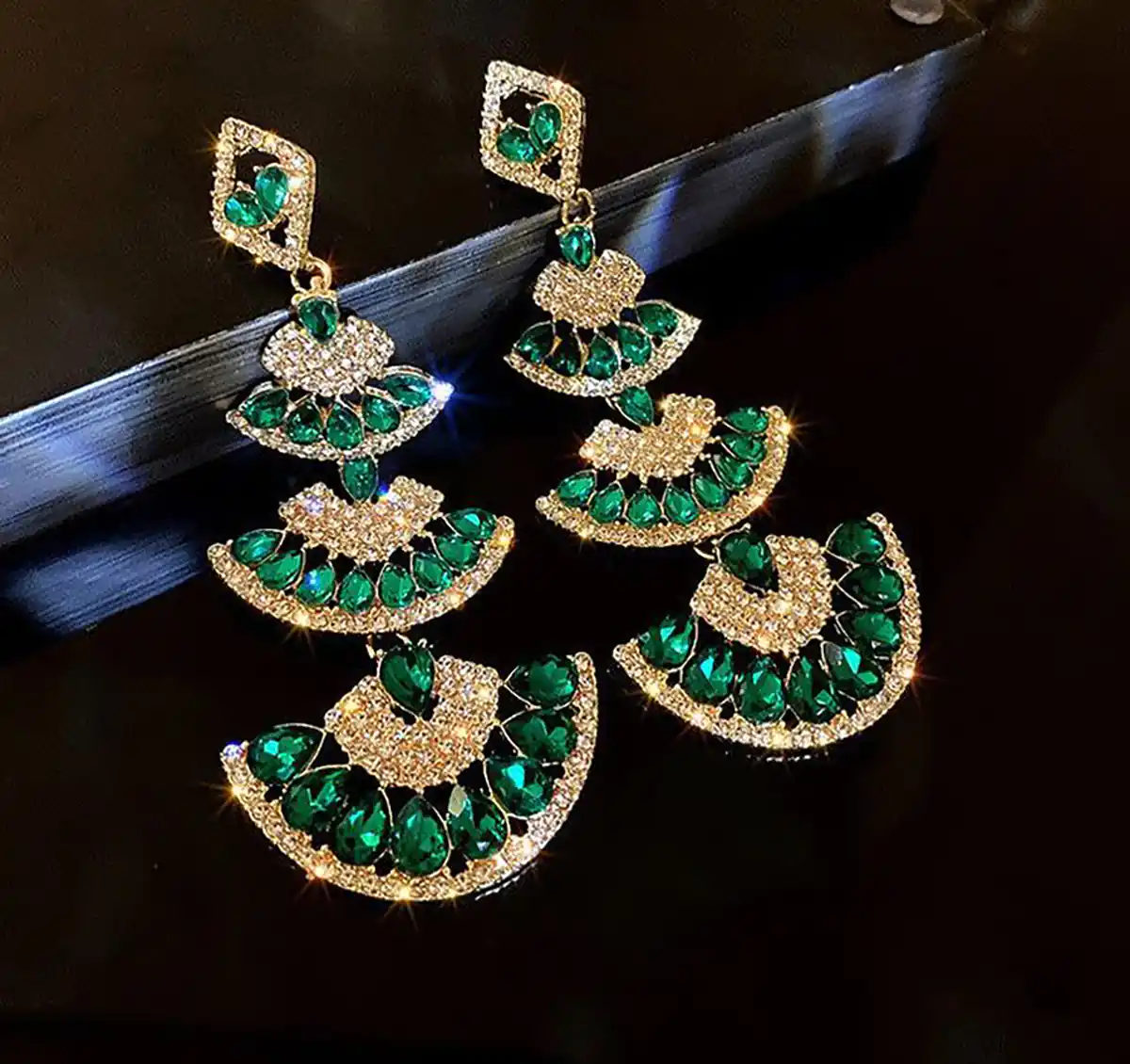گوشواره فانتزی
گوشواره بزرگ مجلسی
گوشواره جواهری
انواع گوشواره طلا
گوشواره میخی استیل
کویین اکسسوری