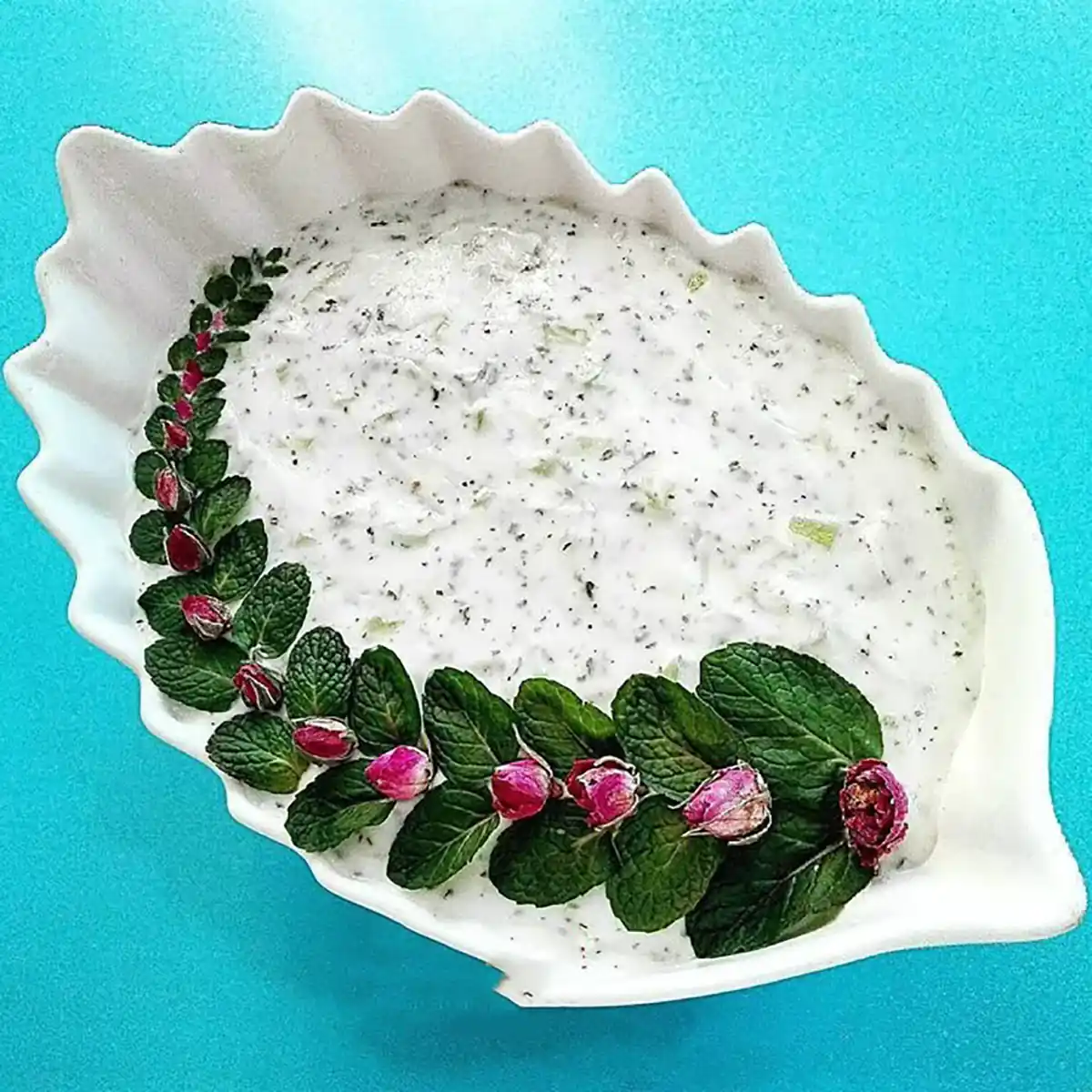 تزیین ماست و خیار مجلسی زیباآموزش تزیین ماست و خیار راحتماست و خیار قالبی برای مهمانیتزیین ماست با خیار حلقه‌ایماست و خیار برای سفره عقدتزیین ساده ماست و خیار سنتی