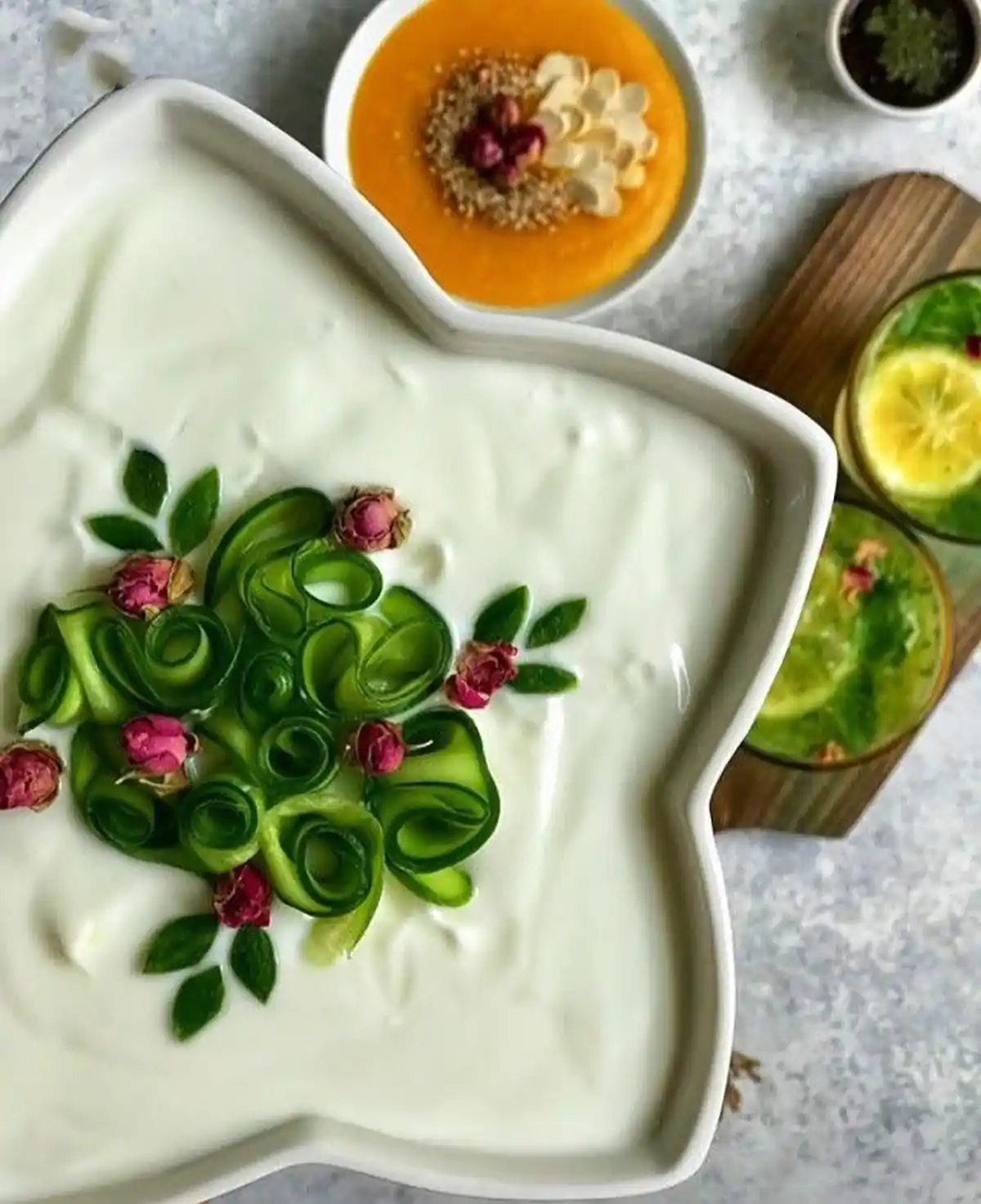 تزیین ماست و خیار مجلسی زیباآموزش تزیین ماست و خیار راحتماست و خیار قالبی برای مهمانیتزیین ماست با خیار حلقه‌ایماست و خیار برای سفره عقدتزیین ساده ماست و خیار سنتی