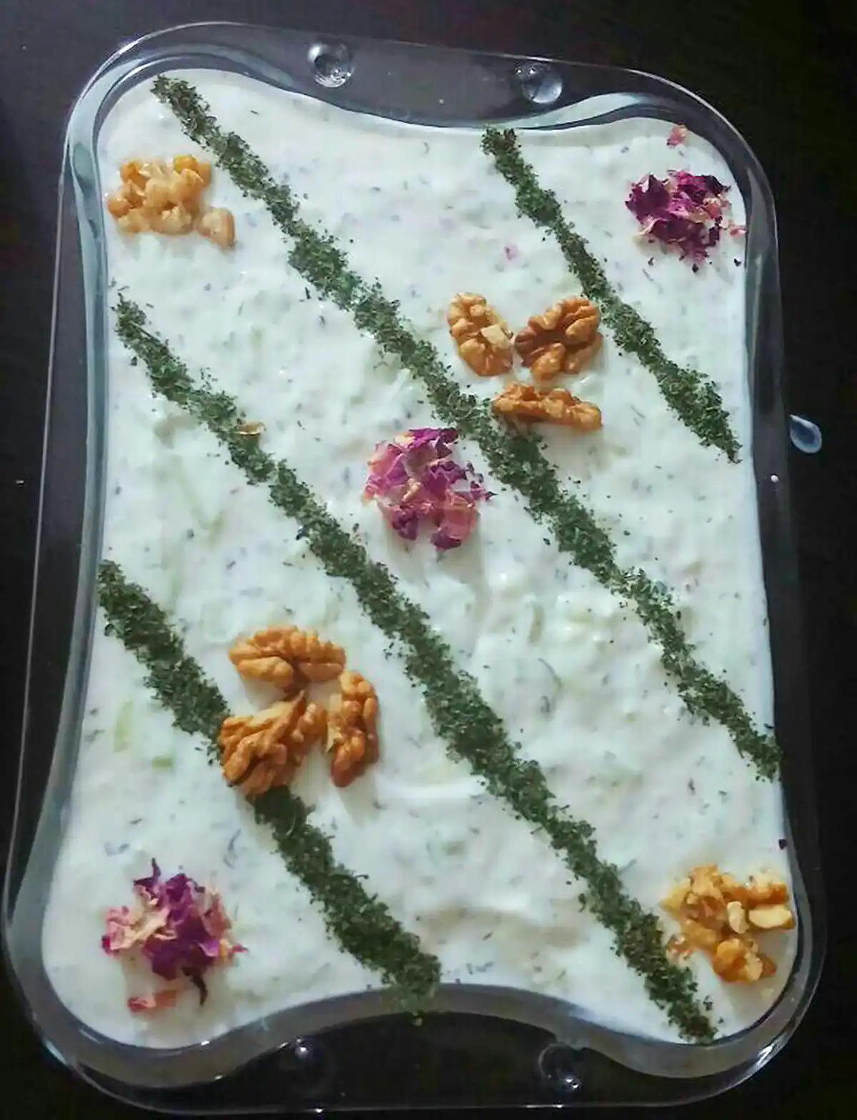 تزیین ماست و خیار مجلسی زیباآموزش تزیین ماست و خیار راحتماست و خیار قالبی برای مهمانیتزیین ماست با خیار حلقه‌ایماست و خیار برای سفره عقدتزیین ساده ماست و خیار سنتی