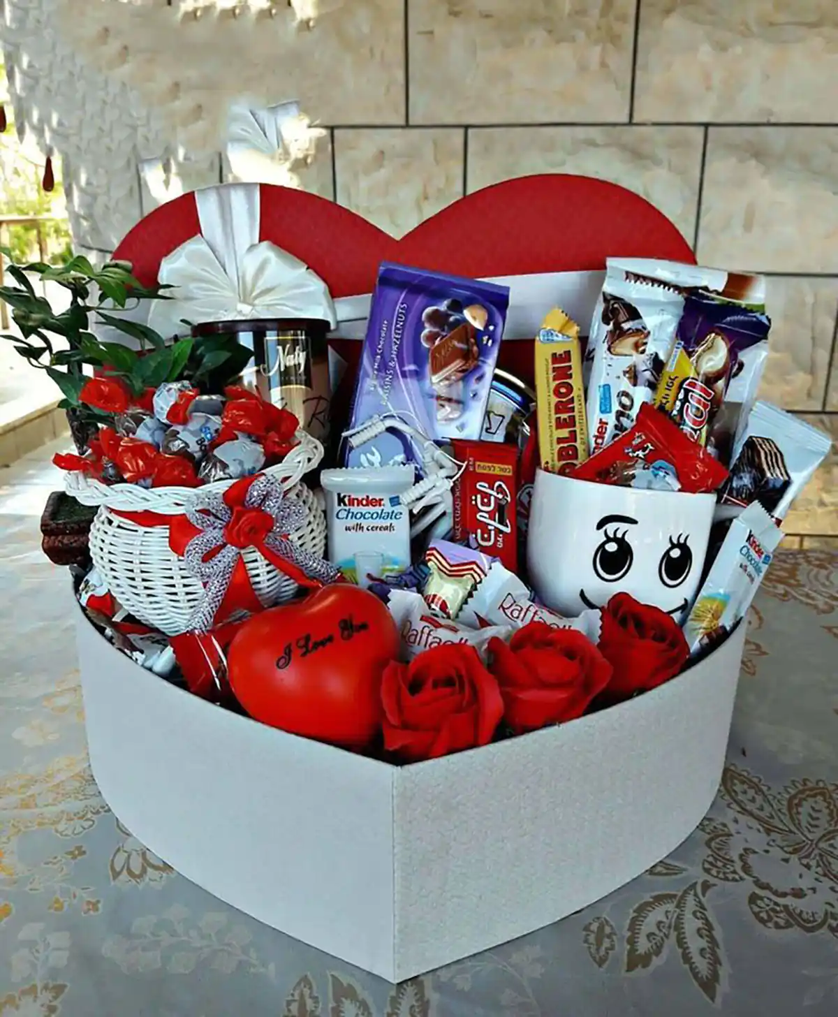 بوکت گل چیست؟دسته گل لاکچری برای هدیهدسته گل ساده و شیکبوکت گل هدیه برای مناسبت‌هاخرید دسته گل هدیه شیکطراحی دسته گل برای هدیه