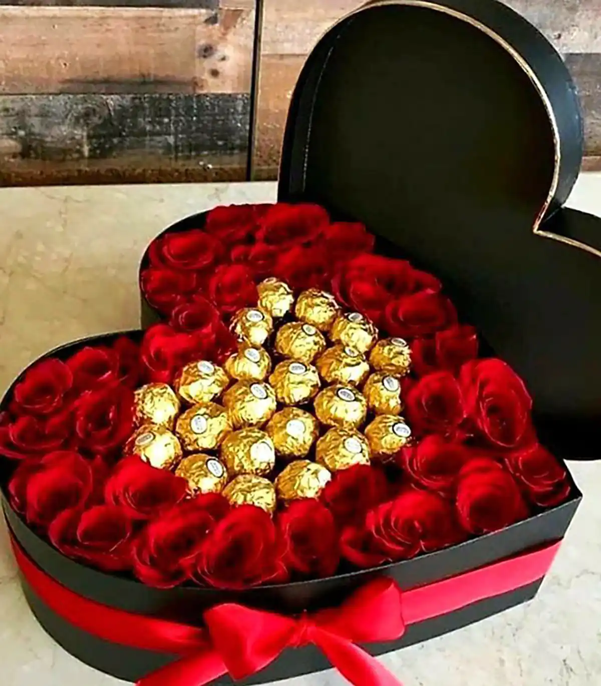 باکس گل و شکلات هدیه خاصقیمت باکس گل و شکلات هدیهمدل جدید باکس گل شکلاتباکس گل و شکلات هدیه لاکچریساخت باکس گل شکلات در خانهباکس شکلات ولنتاین جدید عاشقانه