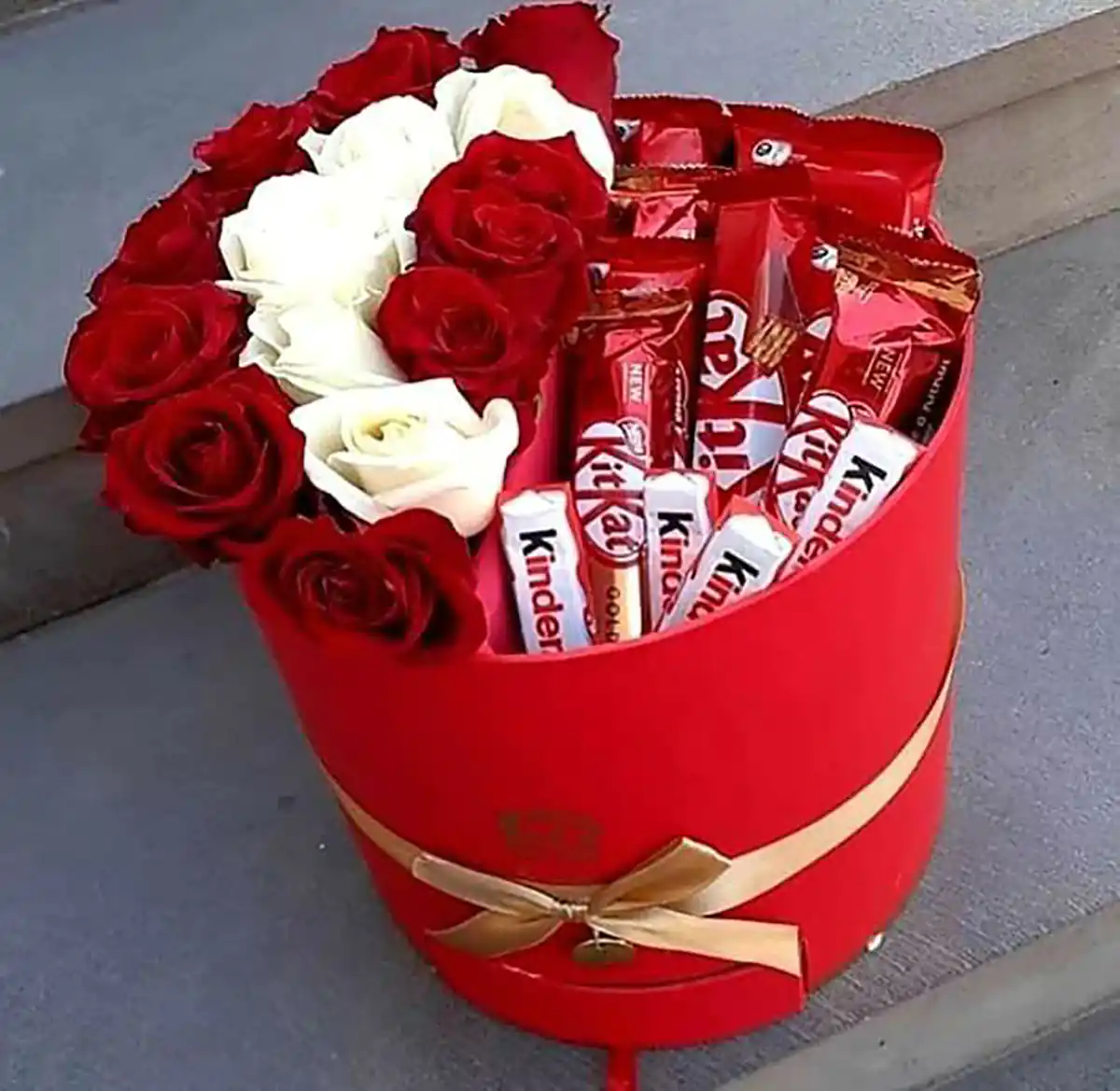 باکس گل و شکلات هدیه خاصقیمت باکس گل و شکلات هدیهمدل جدید باکس گل شکلاتباکس گل و شکلات هدیه لاکچریساخت باکس گل شکلات در خانهباکس شکلات ولنتاین جدید عاشقانه