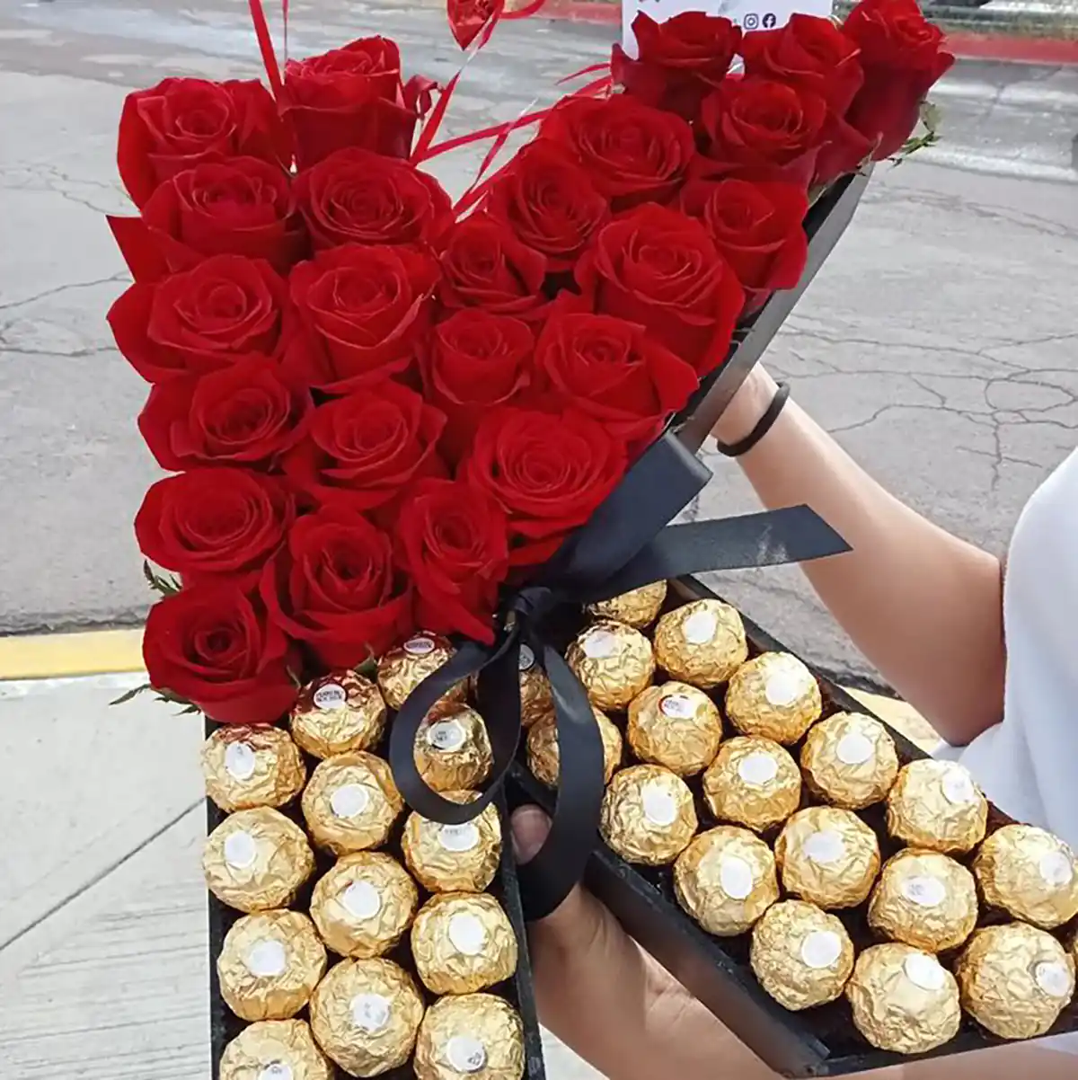 بوکت گل چیست؟دسته گل لاکچری برای هدیهدسته گل ساده و شیکبوکت گل هدیه برای مناسبت‌هاخرید دسته گل هدیه شیکطراحی دسته گل برای هدیه