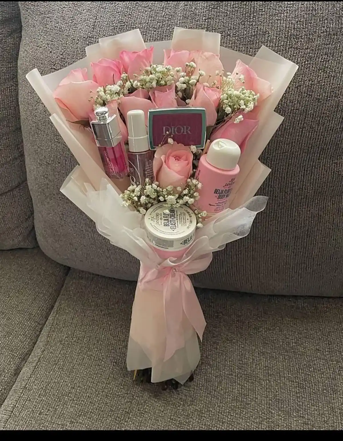 بوکت لوازم آرایش برای تولدآموزش ساخت بوکت آرایشی زیبابهترین ترکیب برای بوکت آرایشیبوکت آرایشی با گل و تدیبوکت آرایش دخترانه شیک کادو