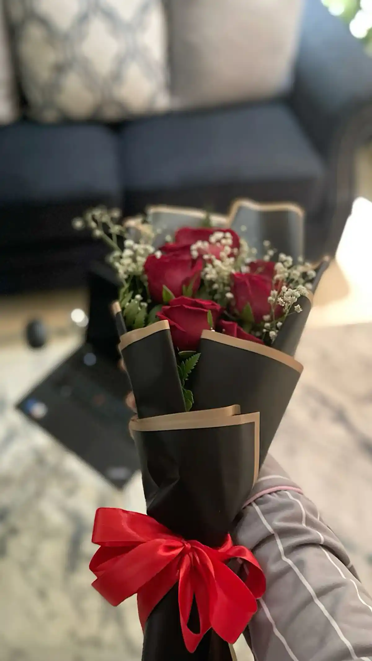 دسته گل رز قرمز برای تولد دسته گل رز قرمز برای سالگرد قیمت دسته گل رز قرمز لاکچری تزیین ساده دسته گل رز قرمز عکس دسته گل رز عاشقانه جدید دسته گل رز قرمز طبیعی سفارش 