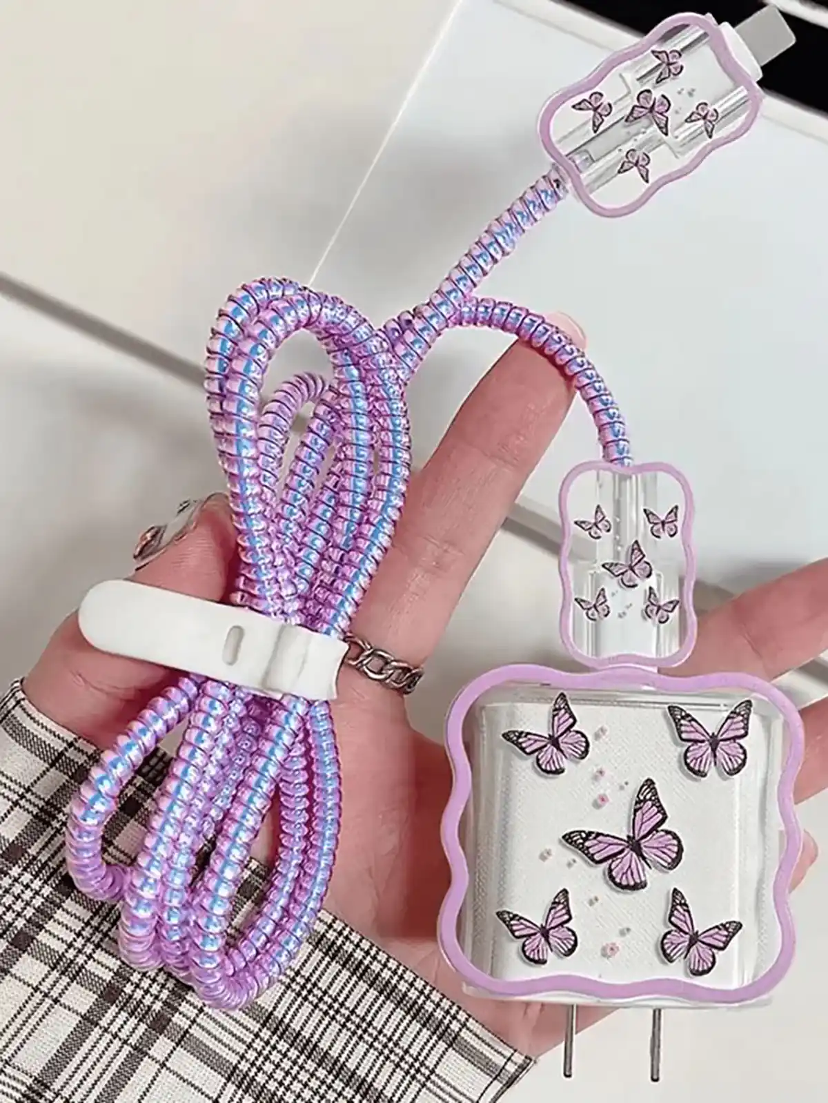 خرید محافظ شارژر فانتزی جدیدمدل محافظ شارژر فانتزی عروسکیمحافظ کابل سیلیکونی با کیفیت بالاقیمت پک محافظ شارژر آیفونمحافظ کابل شارژر سامسونگ فانتزیمحافظ هندزفری با طرح عروسکی