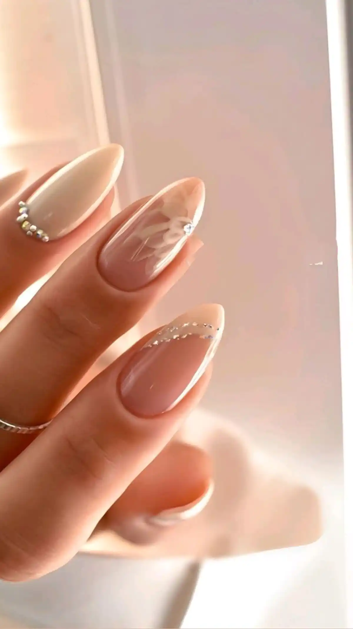 طراحی ناخن ساده و شیکطراحی ناخن مینیمال جدید ۱۴۰۳ناخن ساده دخترونه کوتاه شیکطراحی ناخن فرانسوی مینیمالایده طراحی ناخن مینیمالیطراحی ناخن تابستونی ساده