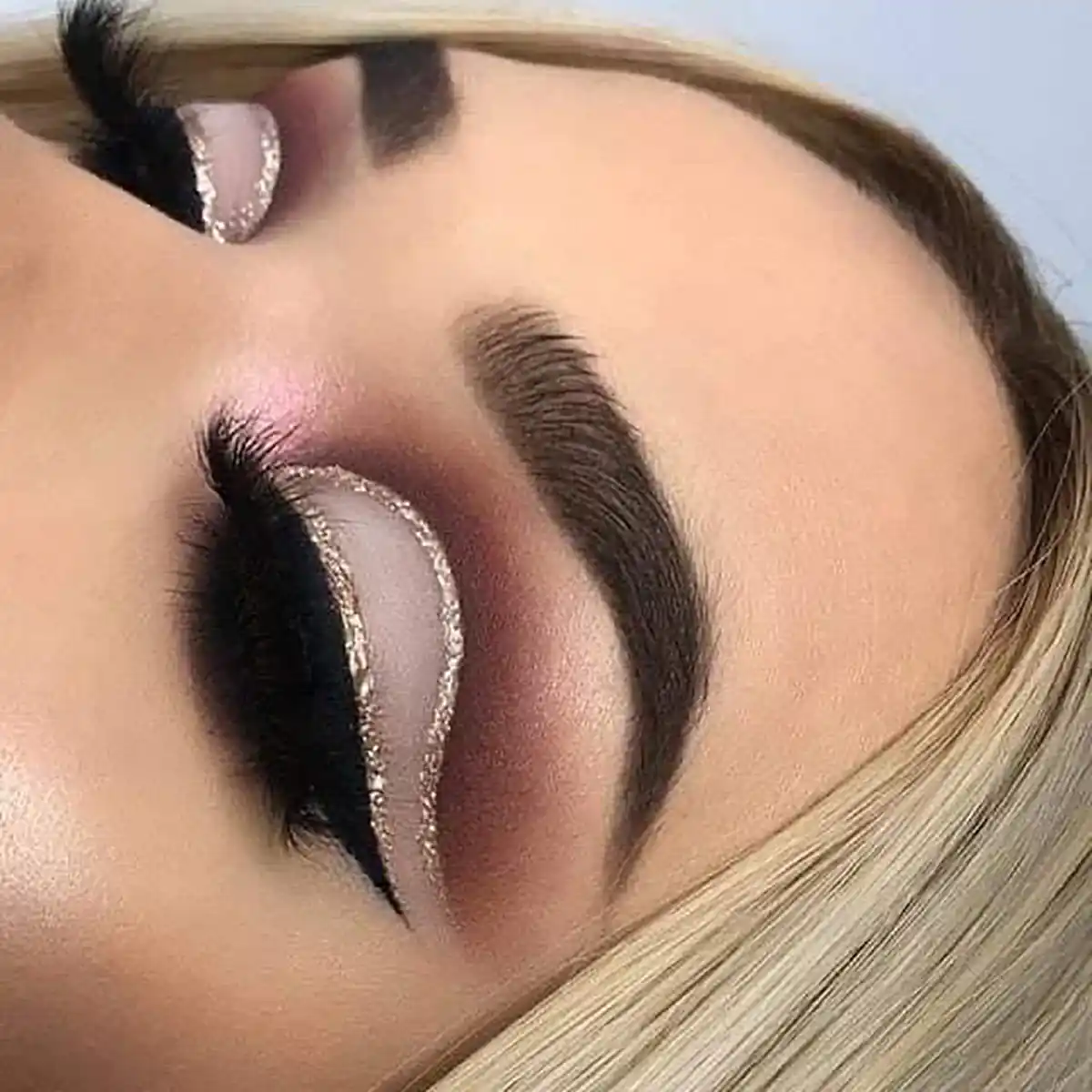 آموزش سایه چشم برای مبتدی ها
مدل سایه چشم ساده و شیک
سایه چشم دخترانه
آرایش چشم ساده
آموزش سایه چشم اسموکی
آموزش سایه زدن در طراحی
