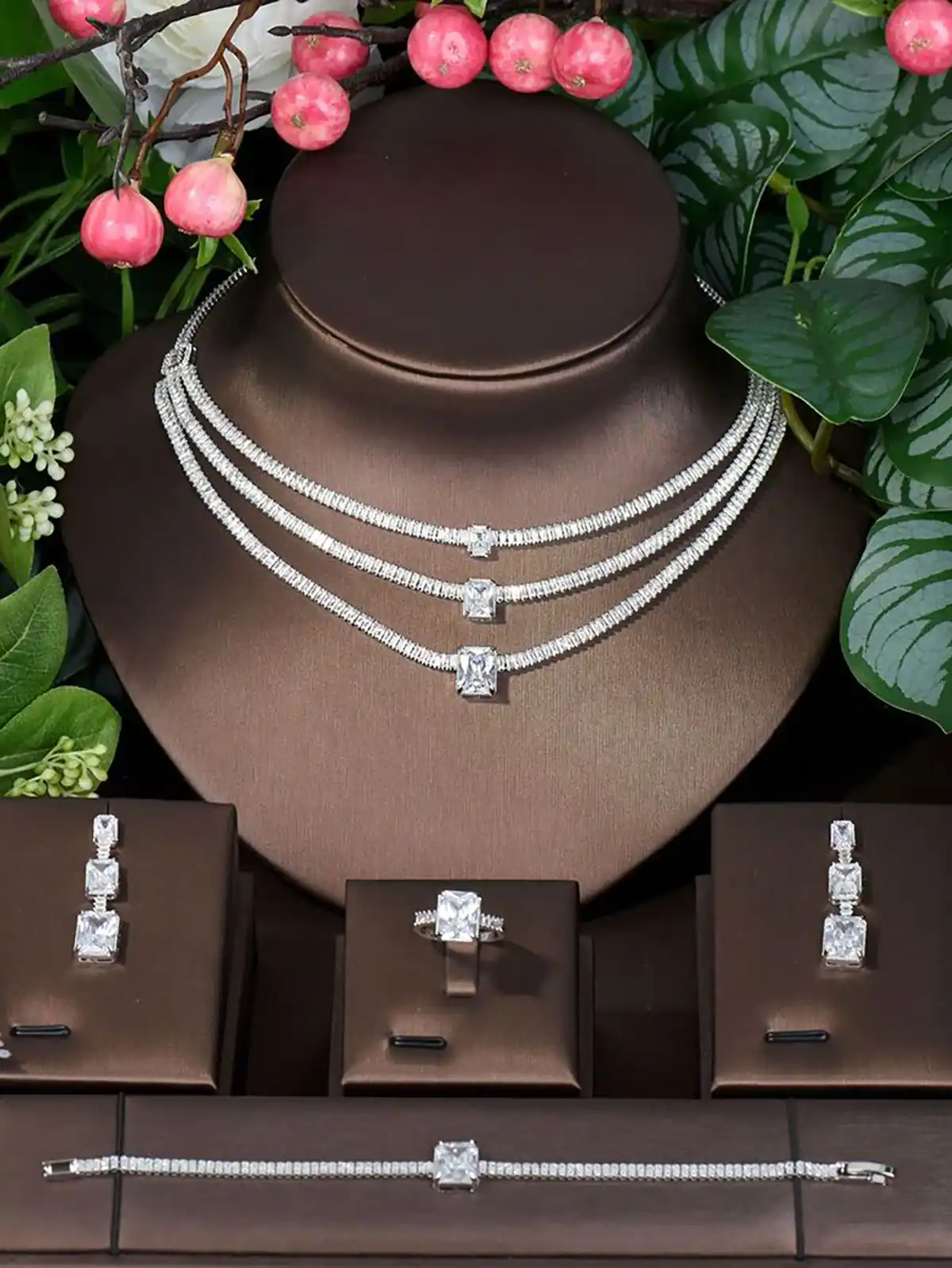 قیمت این سرویس طلا لاکچریسرویس طلا لاکچری برای عروستفاوت سرویس طلا لاکچری و معمولیمدل جدید این سرویس طلا لاکچریاین سرویس طلا لاکچری چه رنگیهترکیب لباس با سرویس طلا لاکچری