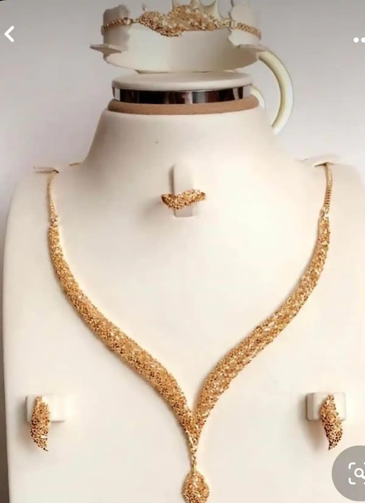 سرویس طلا لاکچری
سرویس طلا ظریف
سرویس طلا سفید
قیمت سرویس طلا عروس ۱۴۰۲
سرویس طلا بدون نگین
