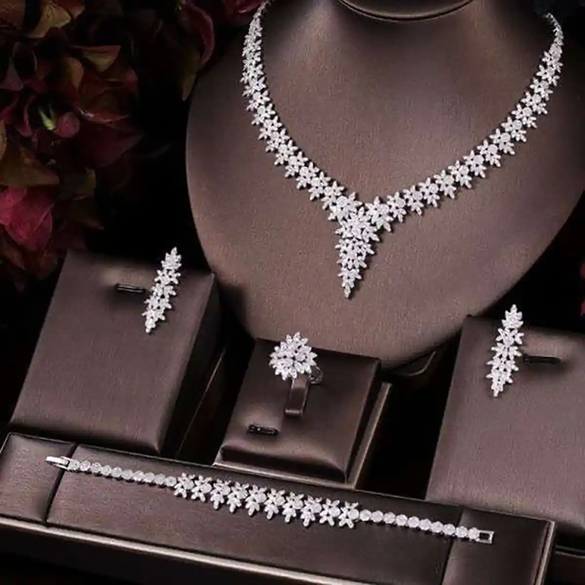قیمت جدیدترین سرویس طلا عروسمدل جدید سرویس طلا عروسسرویس طلا عروس سفید ۱۴۰۳سرویس طلا عروس ارزان قیمتبهترین مدل سرویس طلا عروسسرویس طلا لاکچری عروس ۱۴۰۳