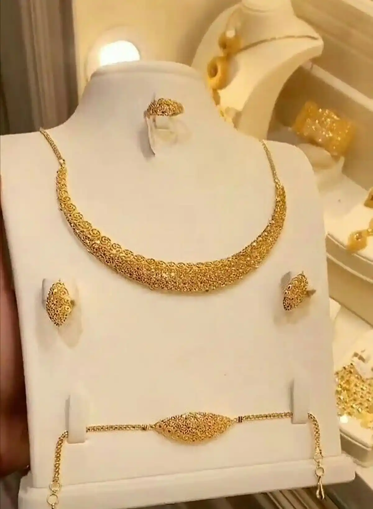 سرویس طلا لاکچری
سرویس طلا ظریف
سرویس طلا سفید
قیمت سرویس طلا عروس ۱۴۰۲
سرویس طلا عروس جدید
