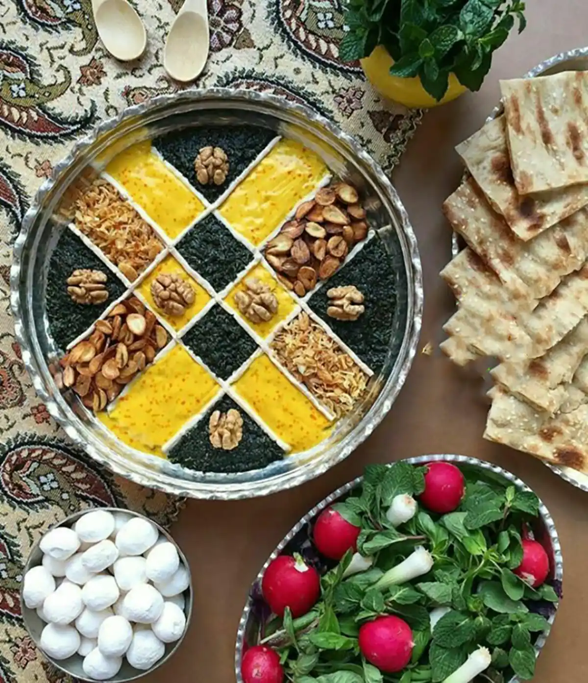 تزیین آش رشته با کشک زعفرانی​ایده‌های تزیین آش رشته ساده​تزیین آش رشته برای مهمانی​نقش پیاز داغ در تزیین آش​
بهانه ی خوبش....
+5
Cookpad
+5
آرسس شف
+5تزیین آش رشته با حبوبات​استفاده از سبزیجات در تزیین آش​