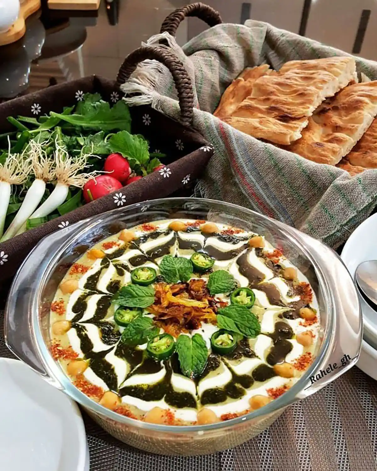 تزیین آش رشته با کشک زعفرانی​ایده‌های تزیین آش رشته ساده​تزیین آش رشته برای مهمانی​نقش پیاز داغ در تزیین آش​
بهانه ی خوبش....
+5
Cookpad
+5
آرسس شف
+5تزیین آش رشته با حبوبات​استفاده از سبزیجات در تزیین آش​