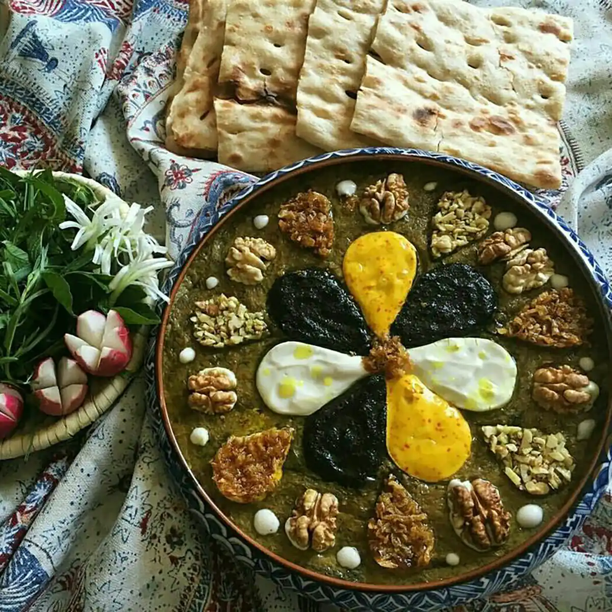 تزیین آش رشته با کشک زعفرانی​ایده‌های تزیین آش رشته ساده​تزیین آش رشته برای مهمانی​نقش پیاز داغ در تزیین آش​
بهانه ی خوبش....
+5
Cookpad
+5
آرسس شف
+5تزیین آش رشته با حبوبات​استفاده از سبزیجات در تزیین آش​