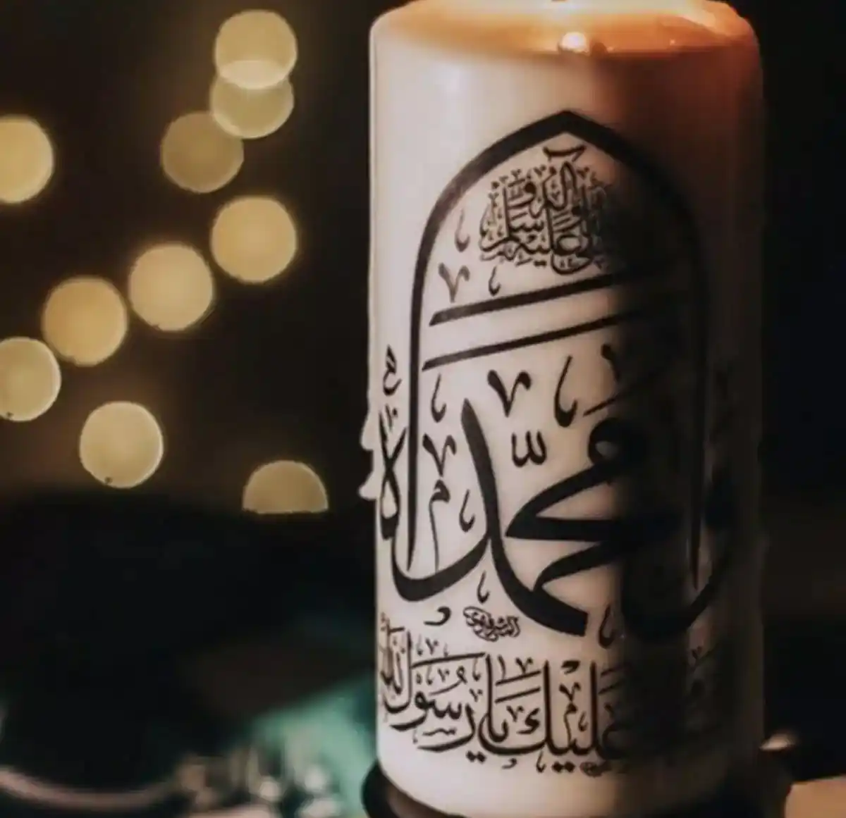 شمع ورق طلا
آموزش شمع موم عسلی فانتزی
چسب ورق طلا
شمع کریستالی
