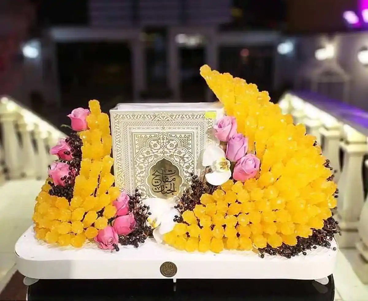 تزیین نبات در سینی تزیین نبات در ظرف مسی تزیین نبات در سبد تزیین نبات روی اسفنج تزیین نبات نی دار تزیین نبات ساده 