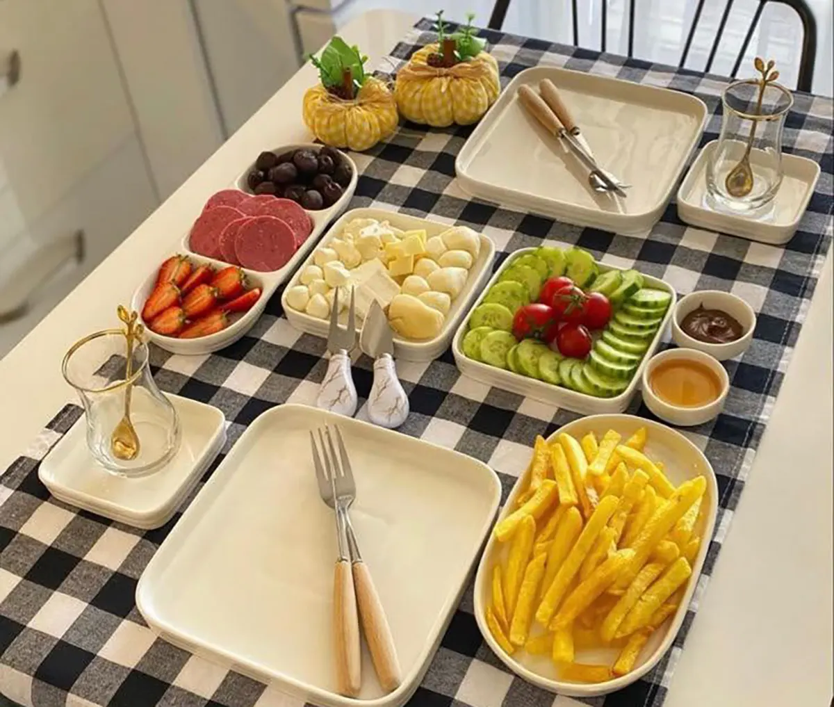 میز صبحانه ساده و شیک سفره صبحانه شیک تزیین صبحانه سلامت برای مدرسه عکس میز صبحانه ساده عکس میز صبحانه لاکچری میز صبحانه مهمانی عکس سفره صبحانه قدیمی چیدمان میز صبحانه ساده