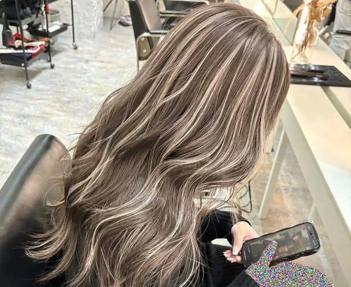 جلایت دخترانه روی موی مشکی
لایت دخترانه موی کوتاه
رنگ موی سال ۱۴۰۳ بدون دکلره
رنگ موی فانتزی دخترانه
رنگ موی سال ۲۰۲۵
انواع هایلایت مو