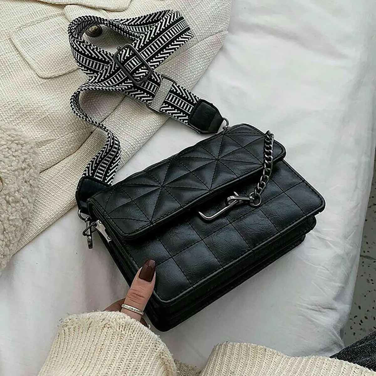 کیف دستی کوچک مجلسی زنانه
کیف زنانه لاکچری دیجی کالا
کیف دستی زنانه
کیف دخترانه فانتزی دستی
زیباترین کیف زنانه
شیک ترین کیف مجلسی زنانه