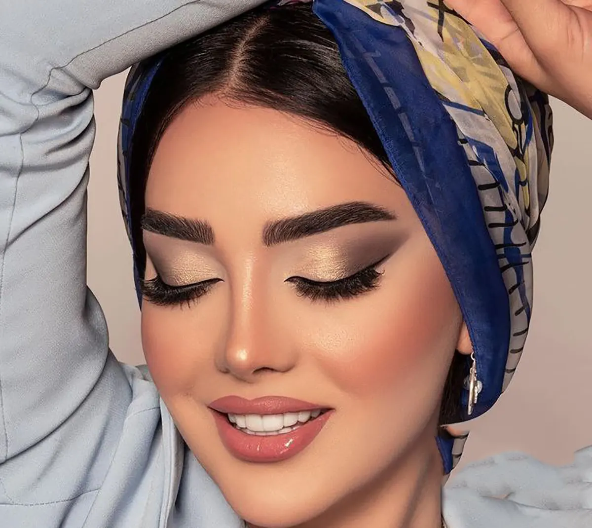 آرایش ساده دخترانه
آرایش دخترانه ساده و شیک برای عروسی
میکاپ دخترانه برای عروسی
میکاپ اسموکی
ارایش صورت خیلی ساده و شیک
آرایش لایت دخترانه