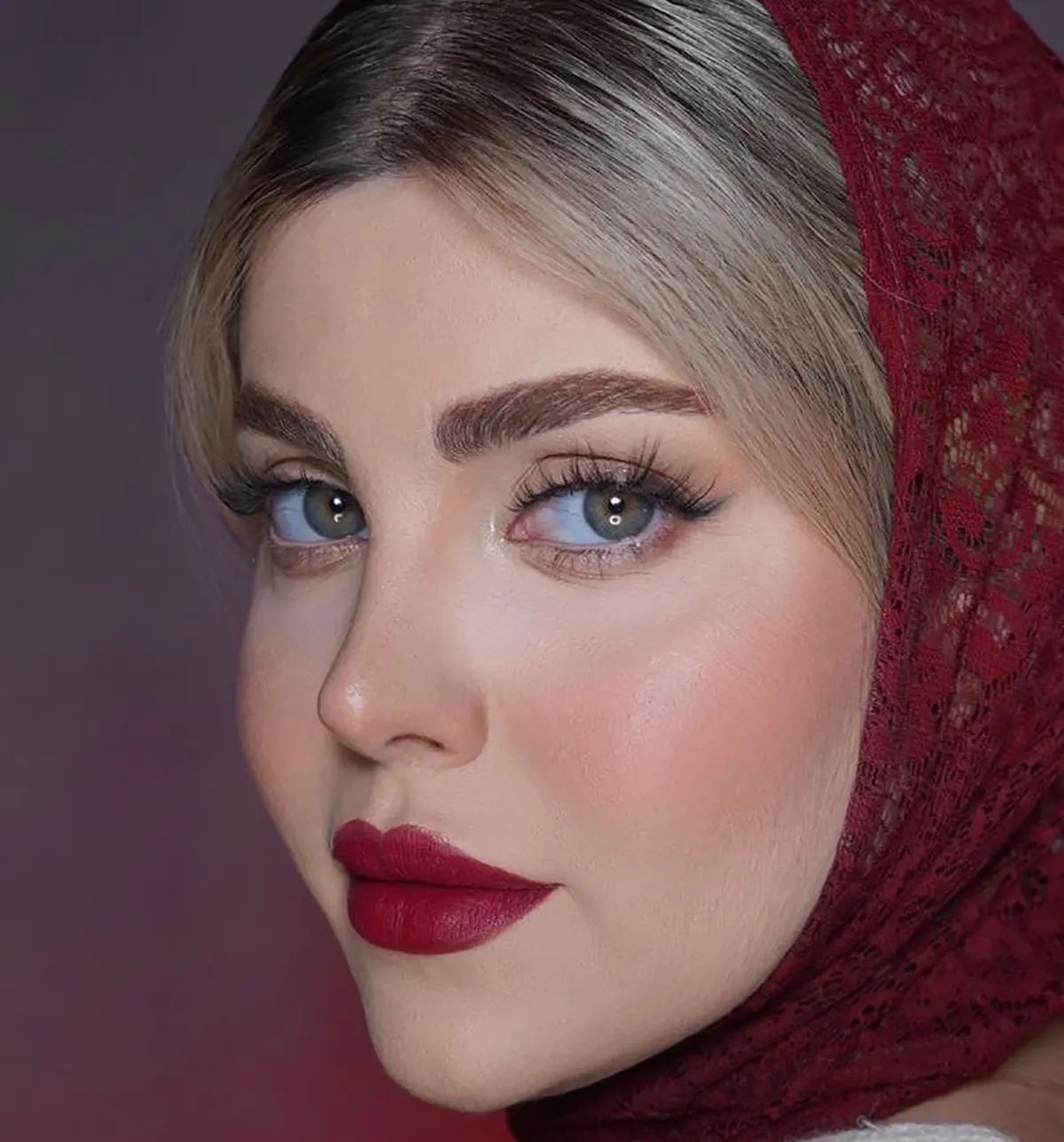 آرایش ساده دخترانه
آرایش دخترانه ساده و شیک برای عروسی
میکاپ دخترانه برای عروسی
میکاپ اسموکی
ارایش صورت خیلی ساده و شیک
آرایش لایت دخترانه