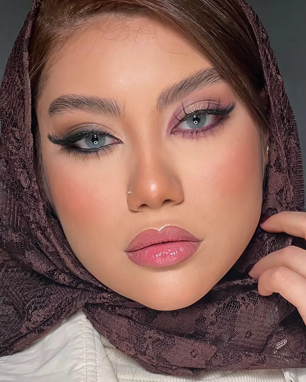 آرایش ساده دخترانه
آرایش دخترانه ساده و شیک برای عروسی
میکاپ دخترانه برای عروسی
میکاپ اسموکی
ارایش صورت خیلی ساده و شیک
آرایش لایت دخترانه