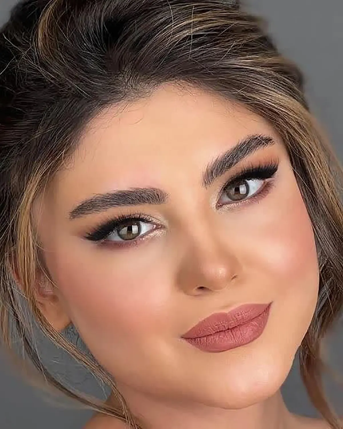 میکاپ دخترونه و جذاب