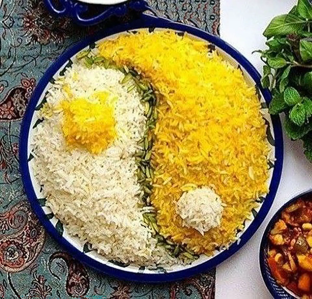 تزیین مرغ مجلسی
تزیین برنج ساده و زیبا
تزیین برنج عروس
تزیین برنج در دیس بیضی
تزیین برنج بدون قالب
تزیین برنج با زرشک و زعفران ساده