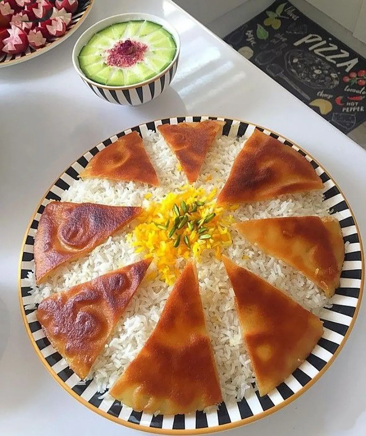 تزیین مرغ مجلسی
تزیین برنج ساده و زیبا
تزیین برنج عروس
تزیین برنج در دیس بیضی
تزیین برنج بدون قالب
تزیین برنج با زرشک و زعفران ساده