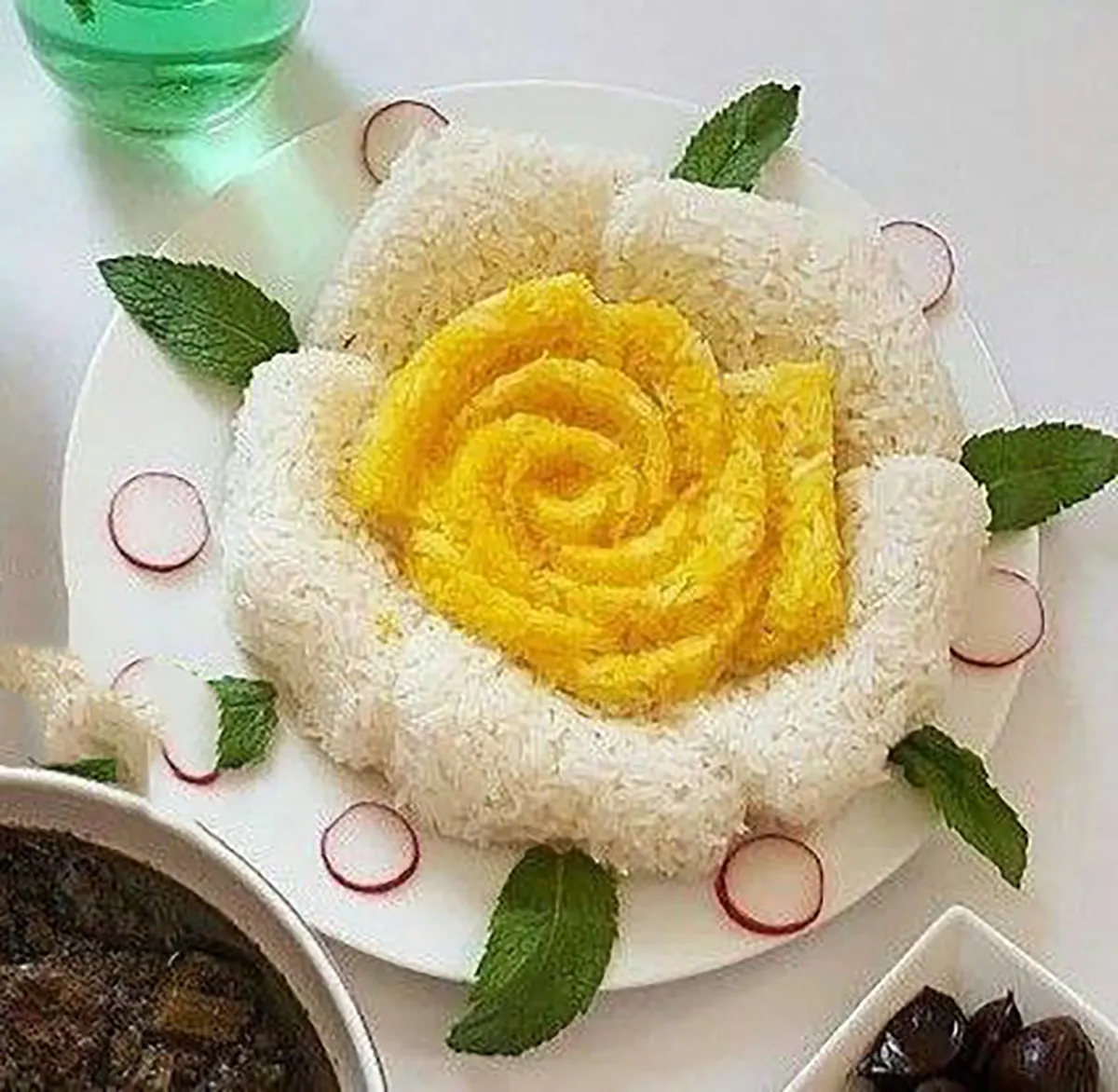 تزیین مرغ مجلسی
تزیین برنج ساده و زیبا
تزیین برنج عروس
تزیین برنج در دیس بیضی
تزیین برنج بدون قالب
تزیین برنج با زرشک و زعفران ساده