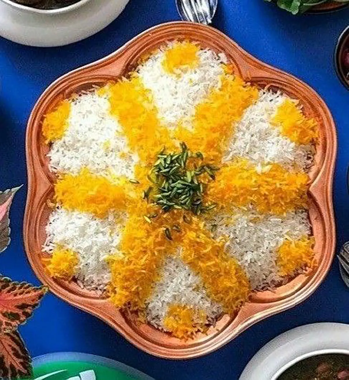 تزیین مرغ مجلسی
تزیین برنج ساده و زیبا
تزیین برنج عروس
تزیین برنج در دیس بیضی
تزیین برنج بدون قالب
تزیین برنج با زرشک و زعفران ساده