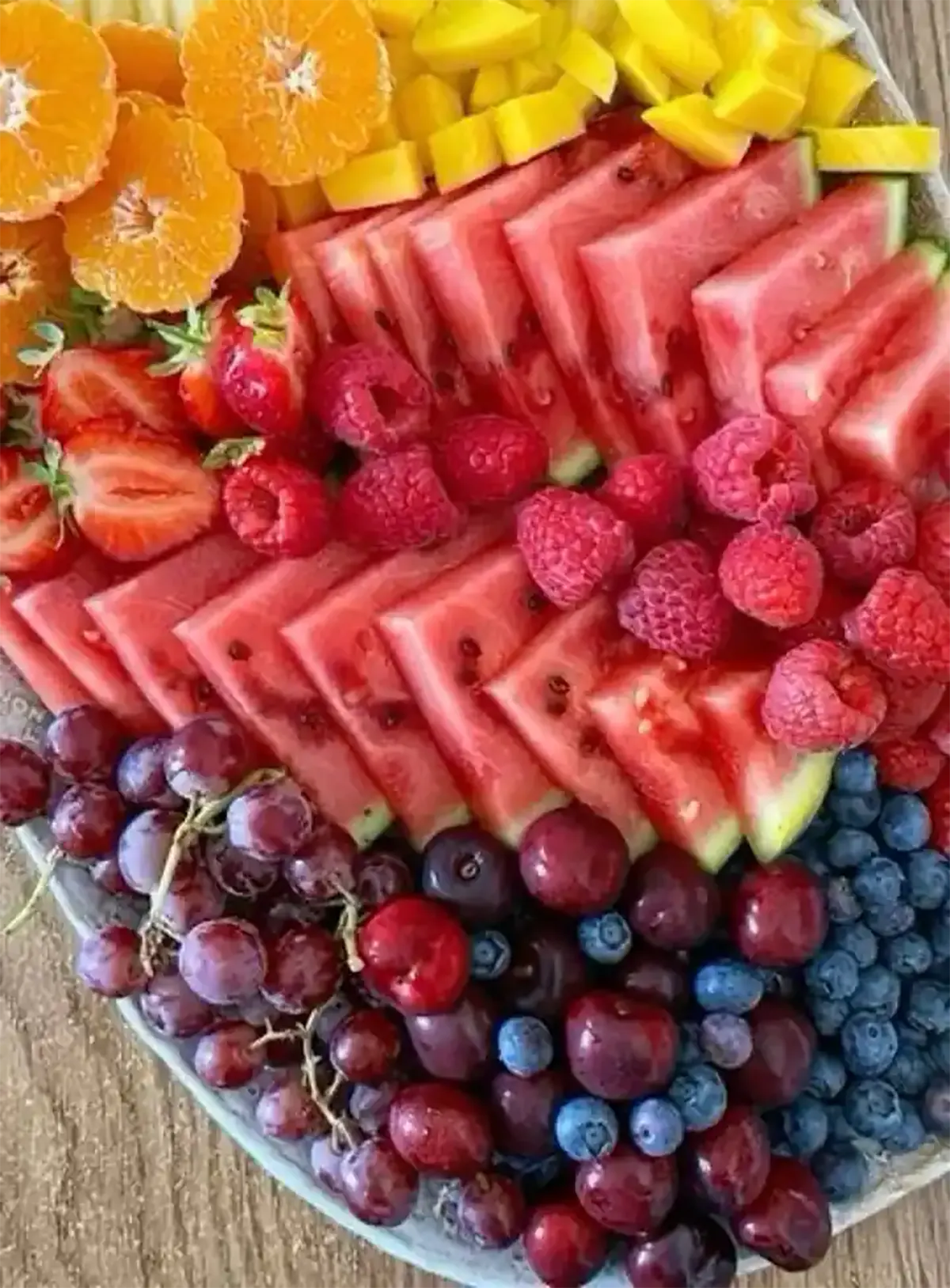 تزیین میوه پوست نکنده
تزیین میوه برای مهمانی ساده
تزیین میوه برای مهمانی رسمی
تزیین میز میوه و شیرینی
تزیین ظرف میوه ساده
تزیین میوه سالم