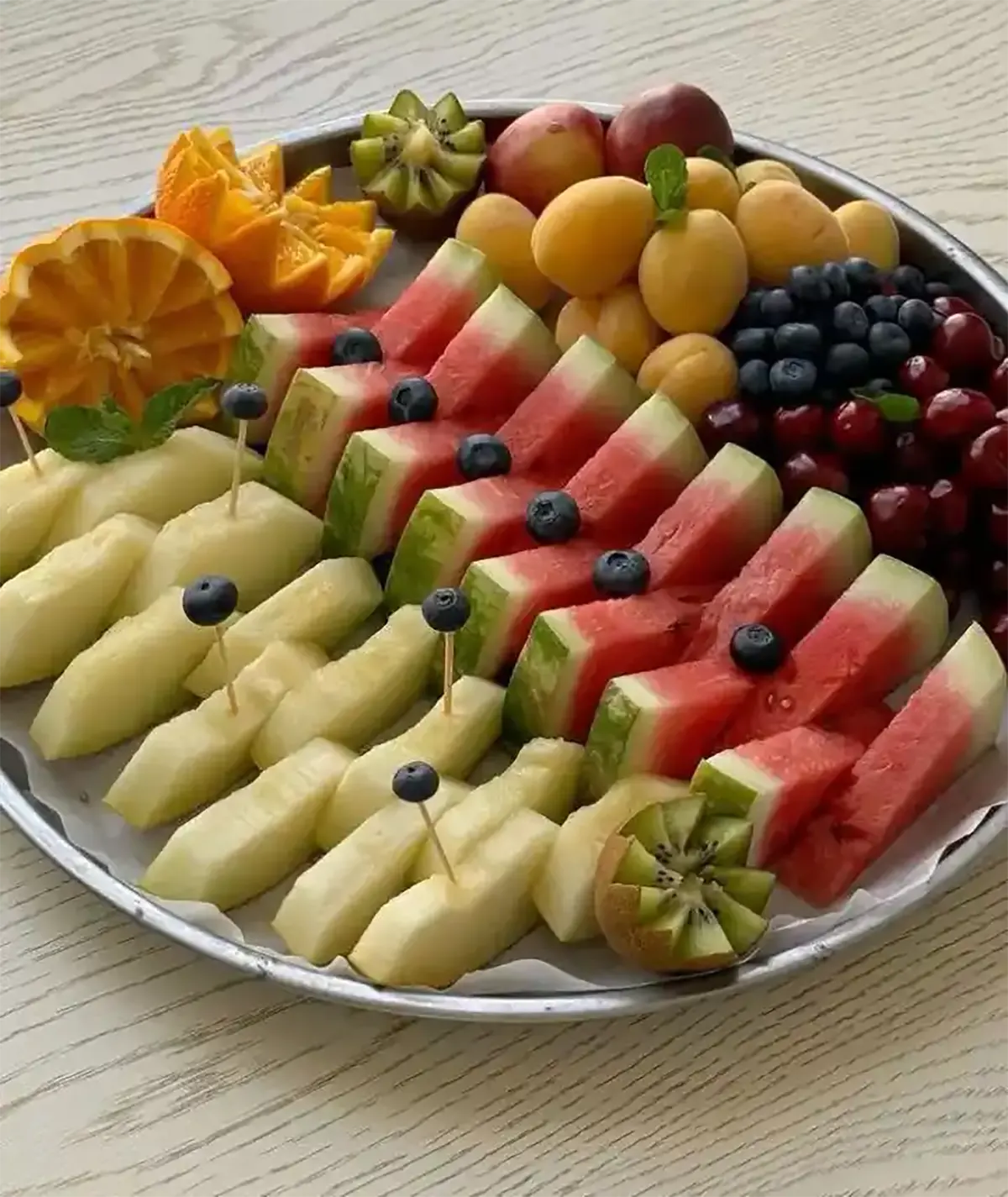 تزیین میوه پوست نکنده
تزیین میوه برای مهمانی ساده
تزیین میوه برای مهمانی رسمی
تزیین میز میوه و شیرینی
تزیین ظرف میوه ساده
تزیین میوه سالم