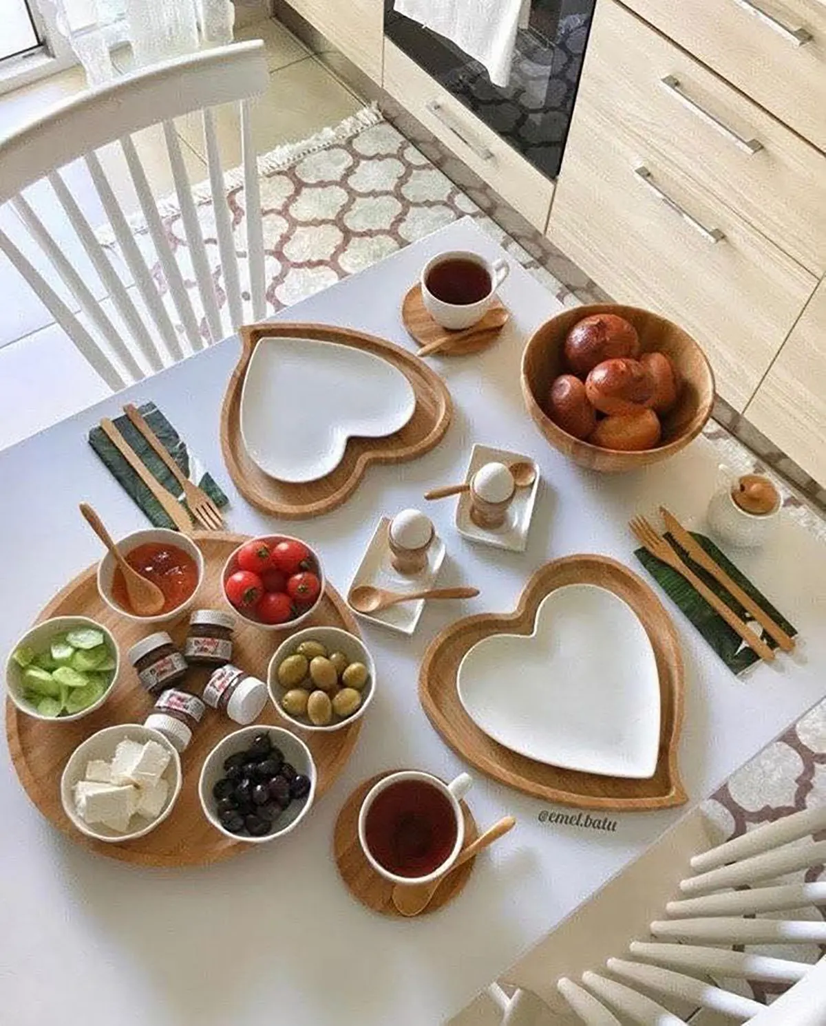 عکس میز صبحانه ساده
