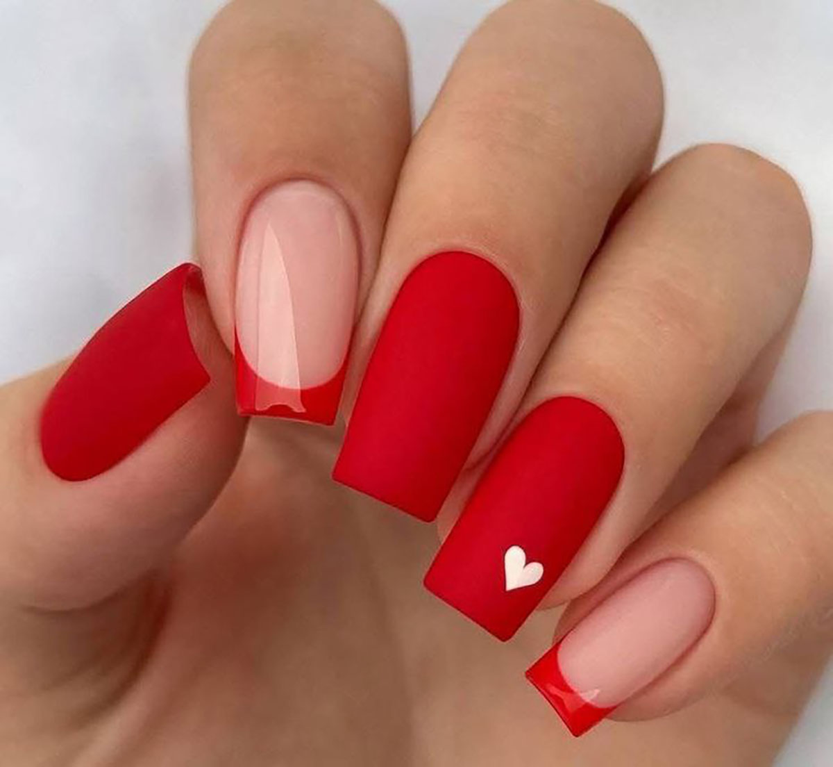 طراحی ناخن قرمز طوسی