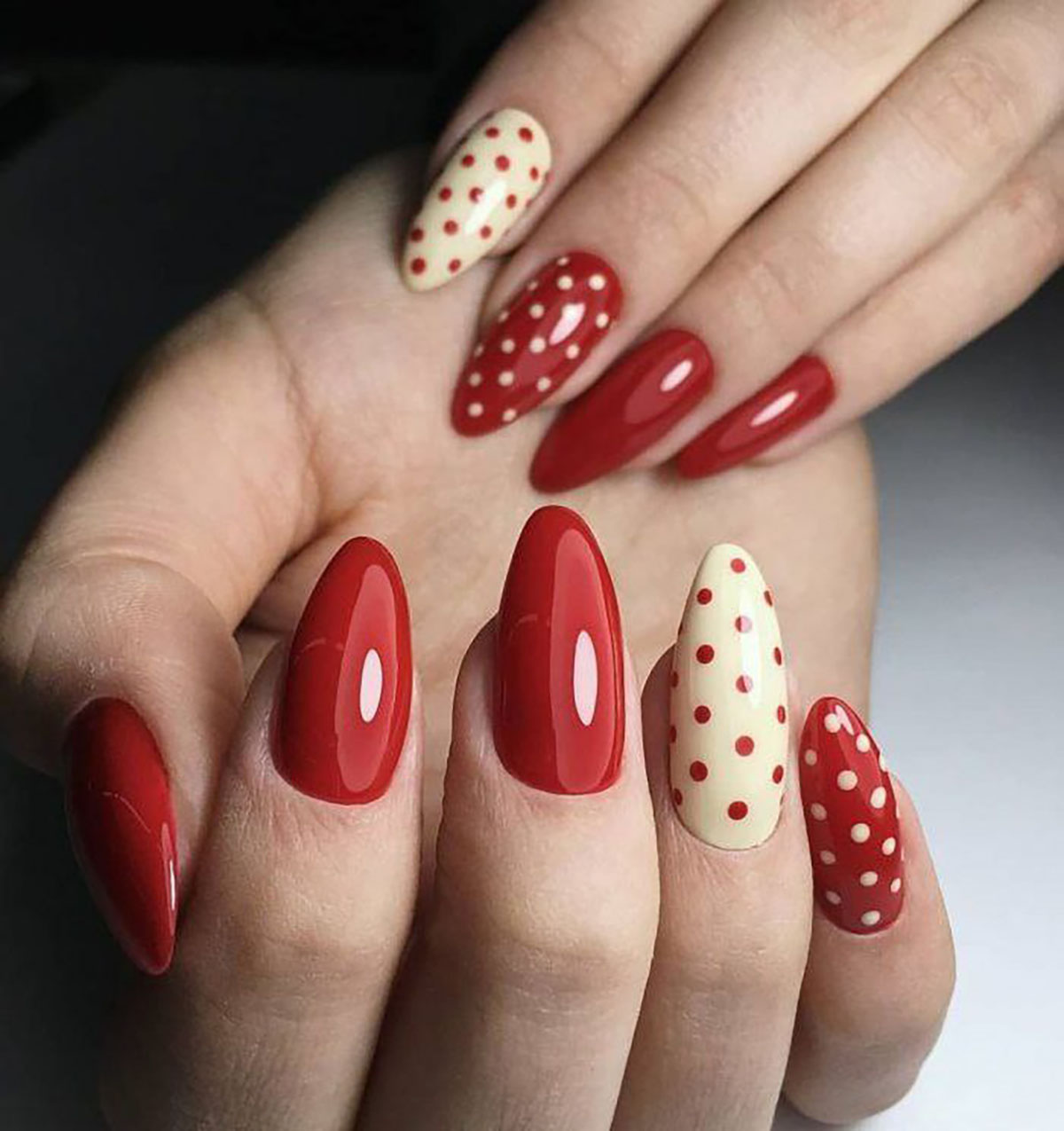 کاشت ناخن قرمز ساده