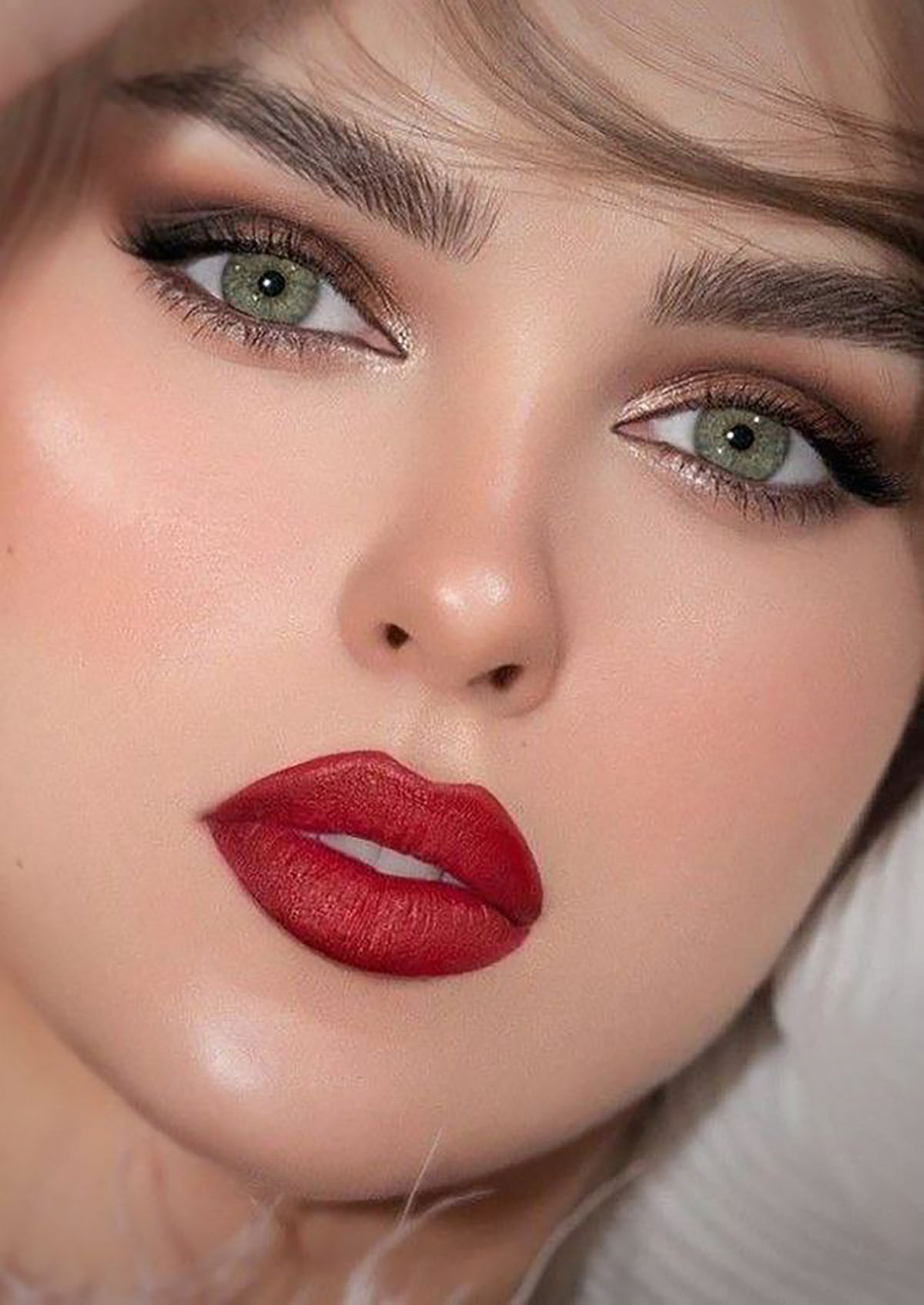 میکاپ عروس با رژ قرمز