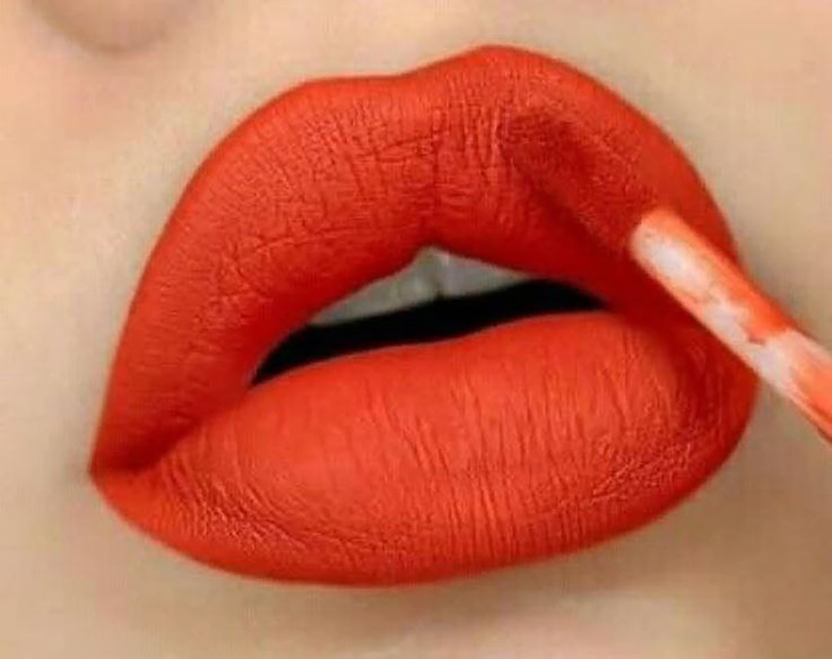 رنگ بندی رژ لب شال کوین
