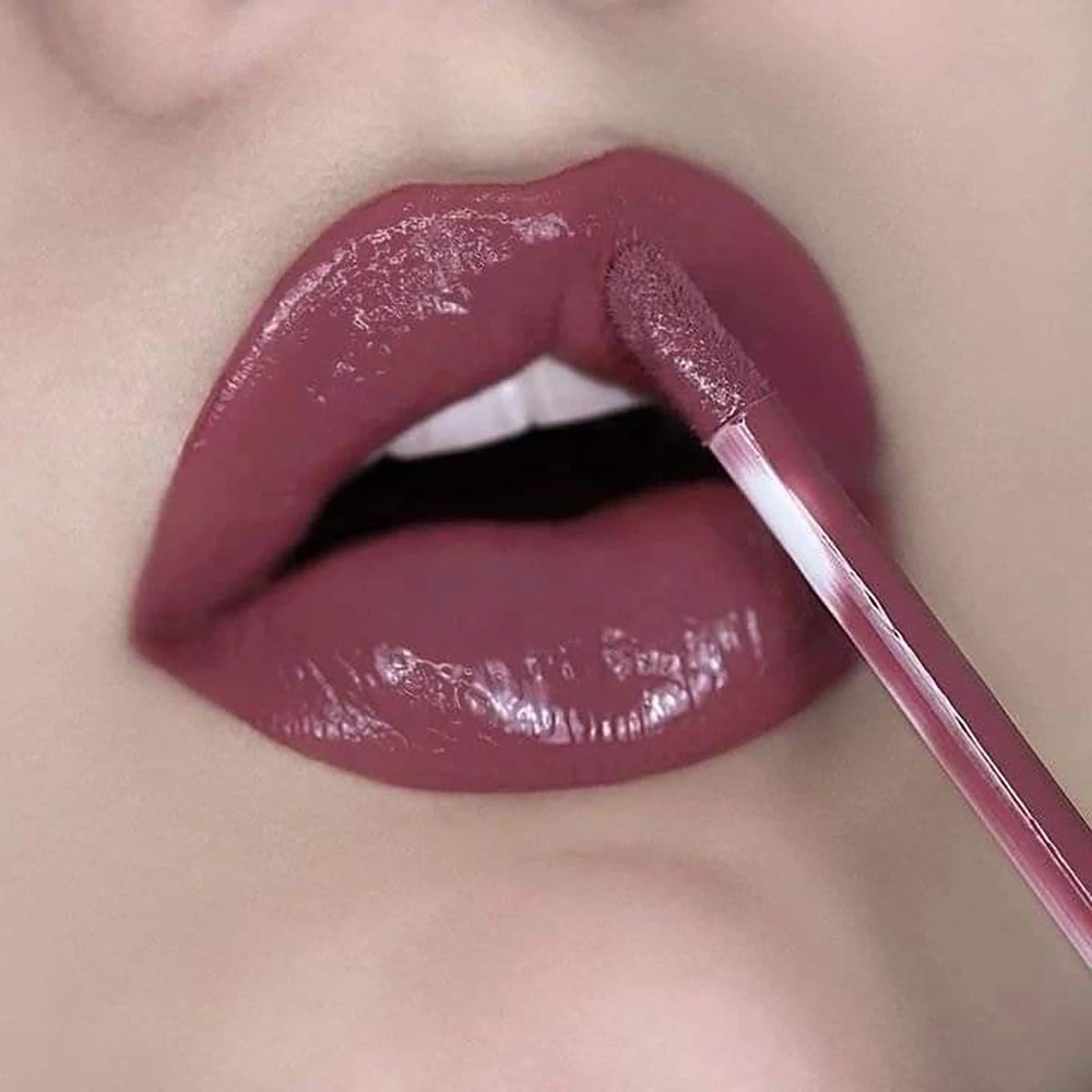 عکس رژ لب لاکچری کوین