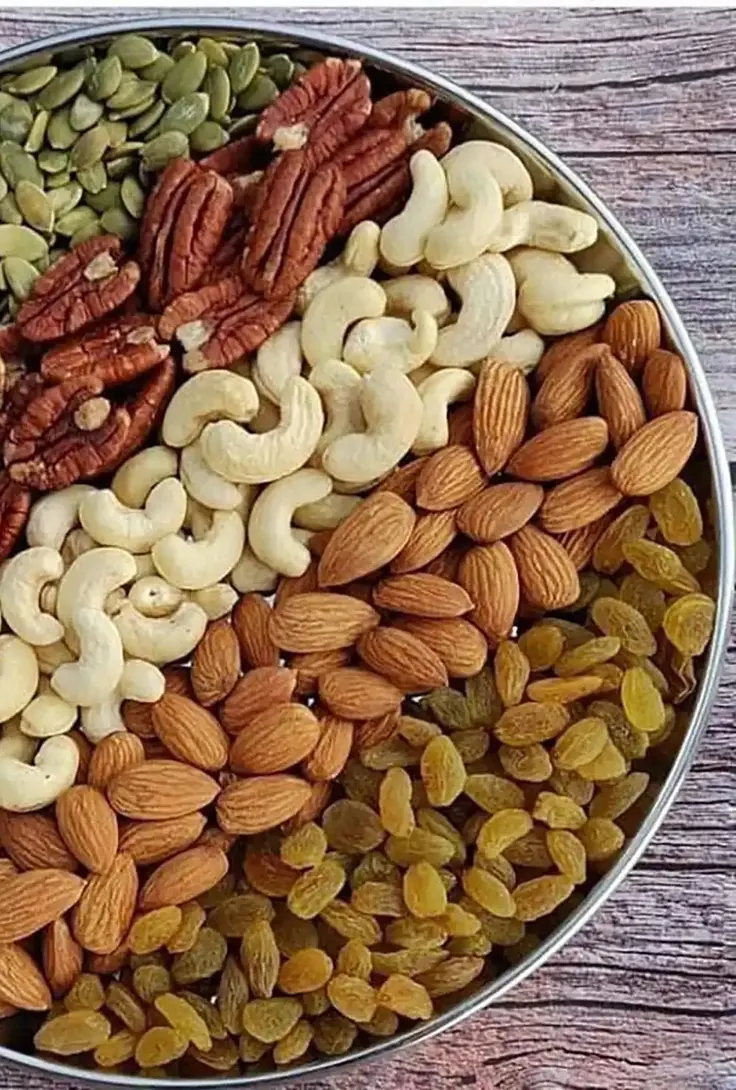 سینی آجیل مخلوط با گردو و بادام و پسته