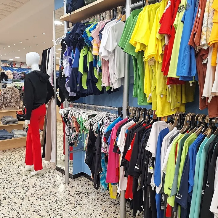 رگال لباس ورزشی زنانه در فروشگاه
