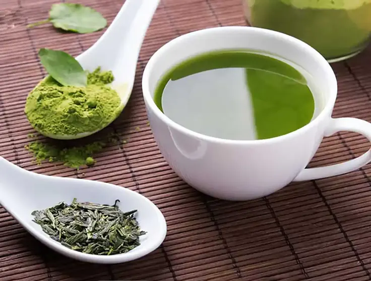 چای سبز با پودر و برگ خشک چای