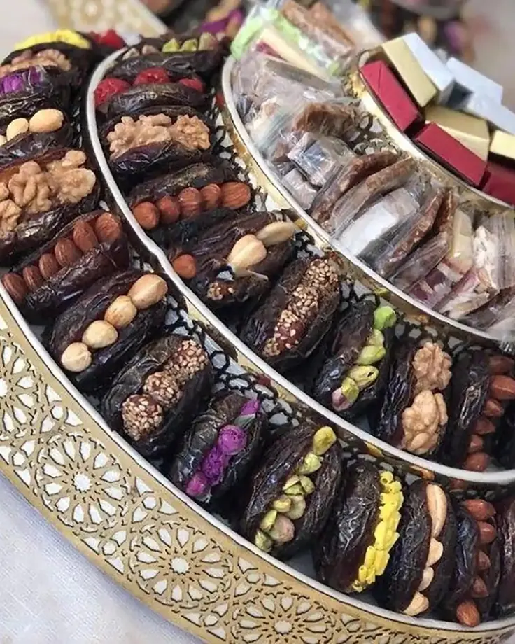 سینی طلایی خرمای مغزدار؛ منبع فیبر برای حس سیری