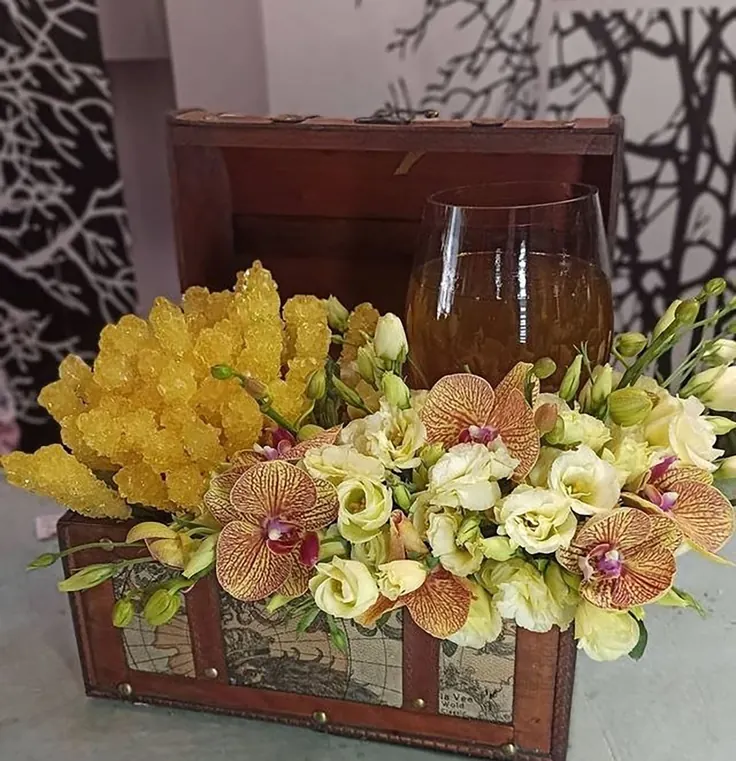 قندان حصیری با نبات زرد و گل