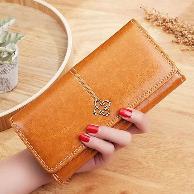 کیف پول چرم طبیعی زنانه کرمی با قفل فلزی